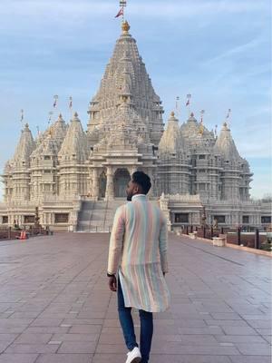 It is the largest Hindu mandir in the United States and the second largest Hindu mandir in the world.  📍 BAPS Shri Swaminarayan Mandir New Jersey  #radheradhe #jaisawaminarayan #nyc #newjersey 