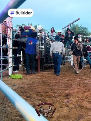 @Ranchoelmexicanodeperris1 #bullrider #teamwork #jaripeo_ranchero #picoriverasportsarena #jaripeoseason #jaripeoprofesional #jaripeooutfits #jaripeomexicano #jaripeosinfronteras #bullriders #jinetes #jinetesdelasfalto #pulguitadejalisco 