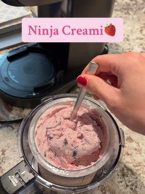 #ninja #ninjacreami #ninjacreamirecipe #protein #proteinpowder #proteinsnack #proteinicecream #trufru @Trü Frü @NinjaCreami #icecream #raspberry #darkchocolate #darkchocolateraspberry #icecreamrecipe 