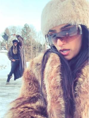 #lalala #apres #apreski #skiing #aspen #furjacket #coolgirl #mobwife #mobwifeaesthetic ##skiaesthetic #moncler #trend #viral #fyp #winter #winteroutfits #dancetrend 