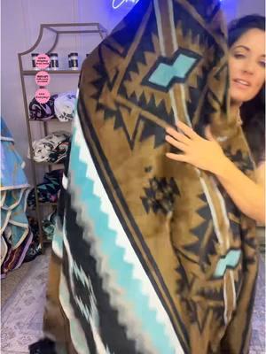 These mystery oversized blanket options are SO STINKIN GOOD! Go order now for a chance at this beautiful blanket!🤎🩵 #envystylzboutique #envystylzexclusive #envystylzblankets #mysteryblanket #softandcozy #western #turquoise #aztec #amazingdeals #etxboutique 