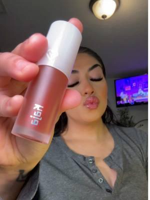 Extra juicyyyyy🫦💖 @Kaja Beauty #ad #juicyglasslipoil #kajabeauty #makeup #lips #lipgloss #jumbolipgloss #fyp #TikTokShop 