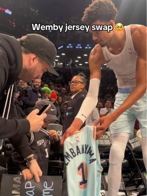 The best jersey swap 🥹 #NBA #spurs #victorwembanyama 