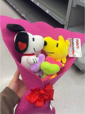 SNOOPY ALERT! New Snoopy bouquet at Walmart!! Get them before they sold out like last year! @Ruz @Walmart  #snoopy #snoopyvalentine #ValentinesDay #valentinesdaygift #snoopyfinds #walmartfinds 