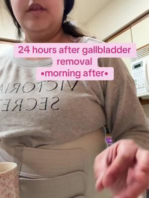 The tramadol has been making me drowsy and a bit dizzy at times but slowly pain is getting less and less 👍🏻  #Gallbladder #gallbladderremoved #gallbladdersurgery #cholecystectomy #gallstones #gallbladderrecovery #postop #postopcare #postpartumbody #postpartumrecovery 