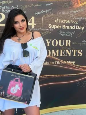 Thank you so much to @TikTok for inviting me to their #SuperBrandDay Event! I absolutely love my gifts and use my @panasonic speaker & @maybelline lip tint everyday🥰 Here’s a little snippet from some of #MySuperMoments from the event!🤩🎁🎄 Music on Reel:  “Speakers” by @djdirtydisko  & “I Do” by @LoveLoveMusic remixed by @djdirtydisko  #liktok #LoveLove #newartist #limewire #influencer #fyp