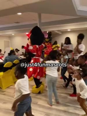 Awwwwww 💩 #mrsmouse sliding before 2025 #trending #fyp #floridalife #dadecounty #browardcounty #disneyland Minnie cousin #cutup 