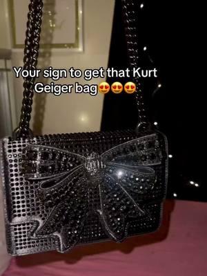 Que man ni que nada we get what we want without asking anyone🤌🏻, get your bag up sis✨✨✨ #kurtgeiger #selflove #bowbags #livinglife #paratiiiiiiiiiiiiiiiiiiiiiiiiiiiiiii 