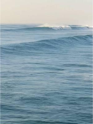 On this day, surfline said 7-12 feet. Looked about 7ft to me just beautiful, i wanted to get out so bad. But you can see the current moving quickly south & strong. A buddy said he got some rides by the oil rig. Got out by boat. #hb #surfcity 