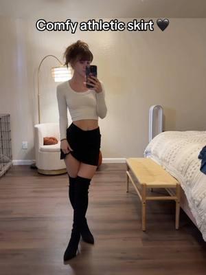 It is NOT short girl friendly. Way longer than it should be.  #skirt #TikTokShop #petite #pale #redhead #fakebody #im21tiktok 