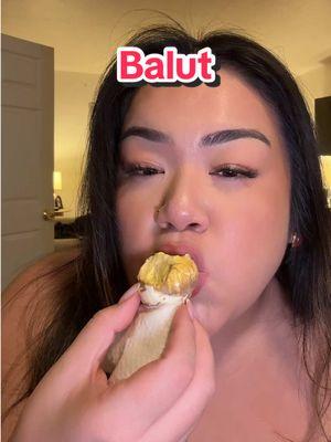 Be careful when eating balut 🙂 One of my fav childhood foods, especially with jeowwwwwww!  • • • #balut #baluteating #kailuk #kailook #fertilizedeggs #filipinofood #laofood 