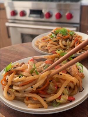 Yaki udon✨ Sauce:▪️2 Tbsp Oyster Sauce, plus more to taste▪️2 Tbsp Soy Sauce▪️1 Tbsp Rice Vinegar▪️1 tsp Sugar▪️1/4 tsp Black Pepper▪️ Stir Fry:▪️1 Tbsp Avocado Oil▪️1 Tbsp Fresh Ginger, finely chopped▪️1/2 of a Small Yellow Onion, sliced in thin strips ▪️1 Cup Cabbage, sliced in 1/4” strips▪️4 Shiitake Mushrooms, sliced▪️1/2 of a Large Carrot, sliced in matchsticks▪️1 Small Red Pepper, sliced in thin strips▪️2 Cloves Garlic, finely chopped▪️2 Scallions, sliced in thin strips▪️16 oz. Frozen Udon Noodles▪️ Serving:▪️1 Scallion, sliced▪️Sesame Seeds▪️ 🌱Vegan Modification: Sub in vegan oyster sauce for oyster sauce 1️⃣ Bring a large pot of generously salted water to a boil. 2️⃣ Make the sauce: In a small bowl mix together the oyster sauce, soy sauce, rice vinegar, sugar, and pepper. 3️⃣ Make the stir fry: In a large wok or pan over medium high heat, add the avocado oil, ginger, onions, and cabbage. Sprinkle with salt and pepper and stir fry for 3-4 mins until the veggies are starting to become tender. 4️⃣ Add the mushrooms, carrot, red bell pepper, and garlic. Sprinkle with salt and pepper and stir fry for 3-4 mins until veggies are almost to your desired tenderness. Add the scallions and stir fry for 1 min. Turn off the heat until the noodles are ready. 5️⃣ Boil the noodles according to package directions (I only needed to boil mine 30 seconds), then drain and transfer into the wok with the veggies. Add the sauce and stir fry over medium heat for 1-2 mins until all ingredients are distributed evenly. Taste and adjust seasoning if desired (I added 1 more Tbsp oyster sauce). 6️⃣ Serve with fresh scallions and sesame seeds on top and enjoy! ⏲15 minute prep time + 10 minute cook time Recipe serves 2 For all recipes delivered to your inbox weekly (w/ printable PDFs) + access to the searchable recipe archive, subscribe to my newsletter via the link in my bio 😘 . #recipetok #EasyRecipes #maxiskitchen #healthyrecipes #recipeideas #veggierecipe #udonnoodles 