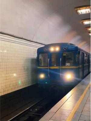 #metro #deepestmetro #ukraine🇺🇦 #historytok #europe #underground #arsenalmetro #kiev #train #commuting #bombshelter 