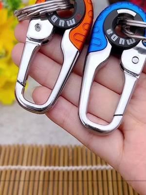 High-end men's business keychain. #PracticalItems #Keychain #LifeHelper #NewKeychainAttachment #CarKeychain #Keychain #HighPerformanceTools #LuxuryQuality #TikTokShopLastChance#TikTokShopNewYearNewAura#spotlightfinds