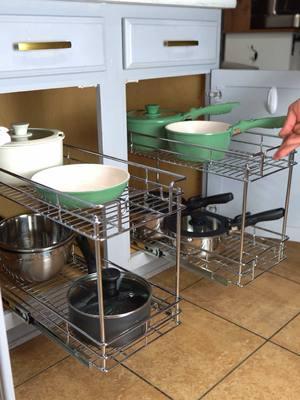 Aquí les dejo esta idea por si les gusta para sus gabinetes #cabinet #organize #KitchenHacks #kitchenideas #cabinetorganizer #gabinetes #organizacion 