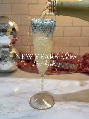 A great way to celebrate New Year’s with kids or if you don’t drink! We’ve done this for years now and is always a huge hit 🎉 #newyearseve #newyear #newyearswithkids #momhacks #newyears #nye #nye2025 #kidsnewyearseve #nyeideas #nyeideasforkids #newyearsparty #2025 