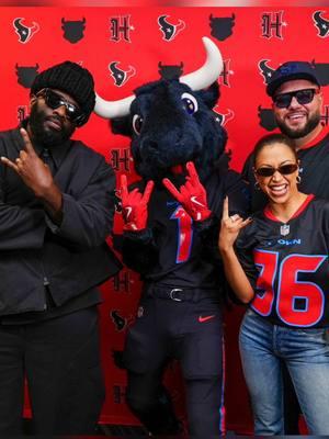 this video really went off the rails 🤣 #houston #texans #lizakoshy #tobenwigwe #moamer @Liza Koshy @tobenwigwe @Mo Amer 