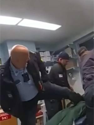 New footage of the fatal beating of Robert Brooks on December 10th at Marcy Correctionsl Facility in Upstate New York has been released. Some of the officers involved were already under investigation and had earned the name the “Beat-up Squad”. #beajoan #justice #robertbrooks #newyork #america #civilrights #prison #socialjustice #blacklivesmatter #fietts #divinenine 