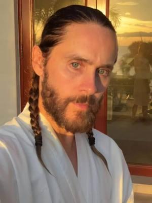 a moment of silence for the beautiful braids 😭😭😭🛐🛐🛐 #jaredleto #30secondstomars 