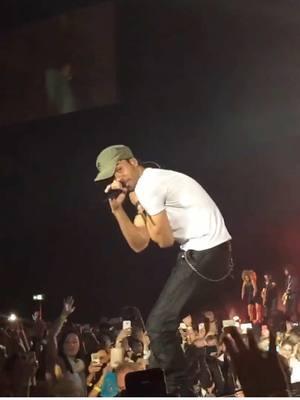 Enrique Iglesias - Bailando - Live 2017 #enriqueiglesias #fyp #kingoflatinpop #concert #performing #singing @Enrique Iglesias 