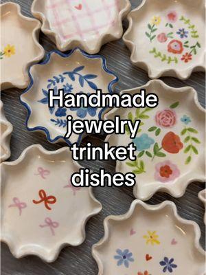 Love personalizing gifts for my friends. Ceramic jewelry trinket dishes 😍 #jewlerytrinketdish #trinketdish #trinketdishes #ceramics #pottery #floralceramics #handbuilding #handbuildingpottery 