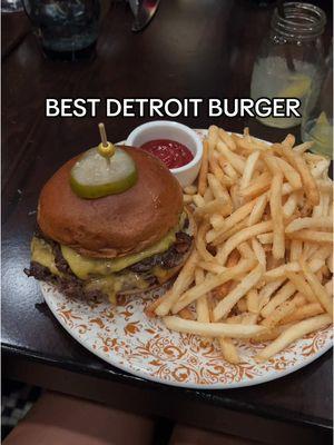 Girls Christmas in detroit ❤️ featuring the best burger from Olin #detroitfood #detroitrestaurants #detroitfoodie #detroitthingstodo #detroitfoodplaces 