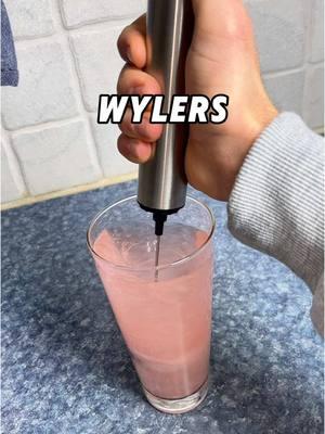 I'll never drink plain water ever again 😭 Wyler's light drink mix packets are TOO GOOD 🤤 #wylers #wylerslight #drinkmix #drinkmixpackets #singlestogo #sugarfree 