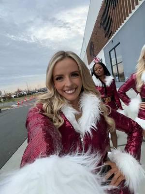 Someone pls caption this 😂😂😂😂😂 #joke #nflcheerleader #nfldancer #nfl #fyp #holiday #captionthis #santa #dancetok #happyholidays #cheeruniform 