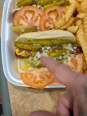 Chicago's Best👉💥 #fyp #chicago #southside #hotdogs #gyros #chicagostyle #thebest #checkemout #whatsinandout #tiktok 