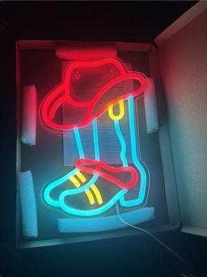 Neon sign #neonsign #neonsigns #TikTokShop #hoildaytiktok #buynow #neon #flashsale  #tiktokmademebuyit 