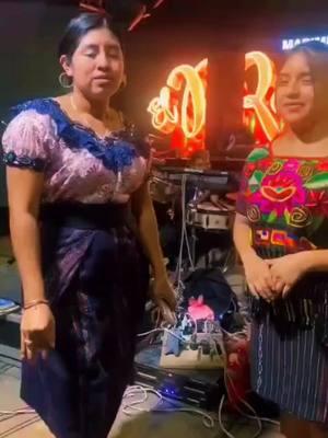 Romina Pol y Marissa bailando  la movidita al ritmo de la marimba orquesta el rosario 💃💃💃 #RominaPol #Marissa #Costa502 #ElRosario 