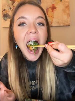 Have you guys watched La Palma yet? #eatwithkayla #lapalma #Foodie #spicykanisalad #sushi #seaweedsalad #eatsushiwithme #sushimukbang 