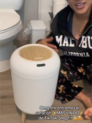 Wowwww está BELLO y mereció reemplazar nuestro viejo zafacón #dormroom #bathroom #bathroommakeover #touchlesstrashcan #motionsensortrashcan #automatictrashcan #sensor #automatictrash #trashcan #germs #germfree #handfree #bathroomupdate #bathroomdecor #giftideas #flashsale #momtok #CleanTok #Home #smarthome #sanitary #smarttrashcan #smarttrashbin #bathroominspo #powderroom #musthave #christmasgiftideas @Pukomc 