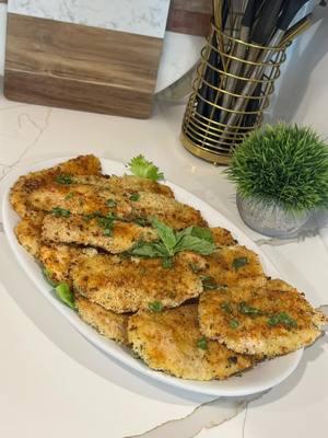 #chicken #cutlets #chickencutlets #EasyRecipe #dinner #DinnerIdeas #bakedchicken #intheoven I totally forgot to do the shake and bake thing!!!! 😩🤦🏻‍♀️ lol 