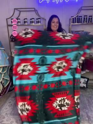 More throws, more throws, more throws!!! Yall this blanket is gorgeous! Order more for a chance at this one!!😍 #envystylzboutique #envystylzexclusive #envystylzblankets #mysteryblanket #softandcozy #western #turquoise #aztec #cowprint #amazingdeals #etxboutique 