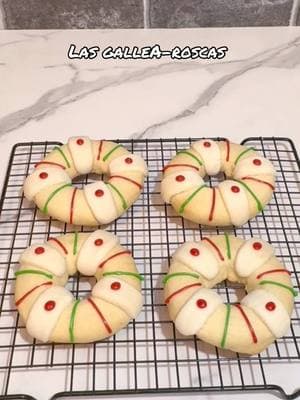 Galle-roscas con bebesitos adentro y todo 🤴🏾🤴🏼🤴🏻 #galletas #roscadereyes #roscagalleta #diadelosreyes #reyesmagos #sugarcookies #decoratedcookies #lupitassweetpastries #señoritasylupita 