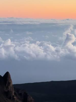 #haleakalanationalpark #sunrise #mauihawaii #togetherwefollowtogetherwerise 