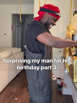 I knew he would love everything! I love him so much and our little family! ❤️ #surprisingmyboyfriend #birthdaysurprise #unboxinggifts #5sensesgift #thatfamily #reactions #skitripoutfits 