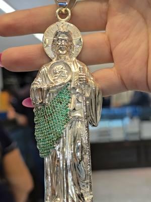 @TAMAYOS THE BIG STORE @TAMAYOS THE BIG STORE @TAMAYOS FABRICA DE ORO @tamayoshoustonoficial #tamayos #plata #silver #dije #pendent #sanjudas #sanjudastadeo💚 #santopatron🙏💚 #viralvideo 