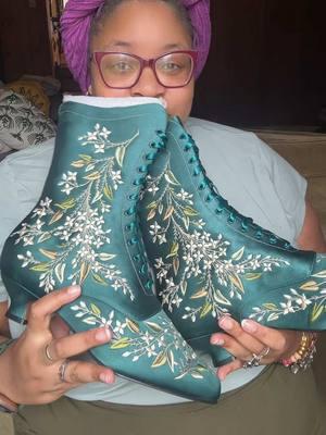 Unbox my @americanduchess Flora Boots with me!  #fyp #shoes #vintageshoes  #americanduchess #vintagefashion #Edwardian #belleepoque #historicalfashion #aesthetic #historicalcostuming #fashiontiktok #shoeunboxing #wideshoes