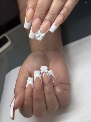 White French Tips ✨🤍✨ #frenchtips #whitefrenchies #nails #acrylics #uñas #uñasfrancesas #uñaslargas #longnails 