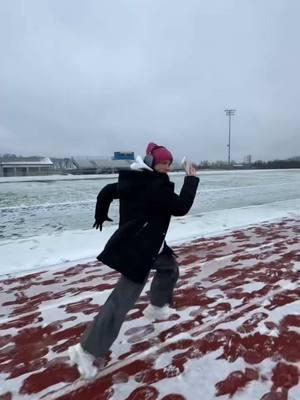 @rea is a great camera man 😀 #trackandfield #sisters #trackhumor #runner #trackpractice #trainwithme #winterbreak 