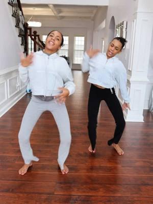 🔥💃🏽 It’s getting STICKY! Go off girls 👏🏽 #twindance #mccluretwins #identicaltwins