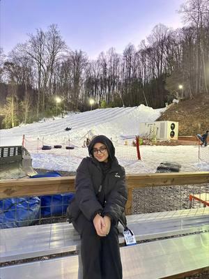 yall need to add snow tubing to your bucket list ⛄️  #snow #snowtubing #snowactivities #northcarolina #cataloocheeskiarea #maggievalley #skiing #snowboarding #winter #winteractivities 