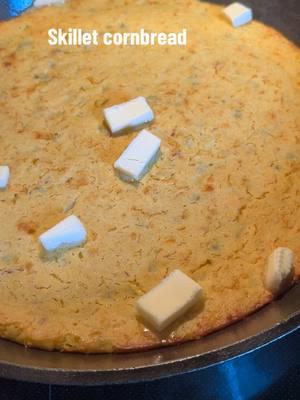 Skillet cornbread #texas #fortworth #food #cornbread #skilletcornbread #mexicancornbread #ironskillet 