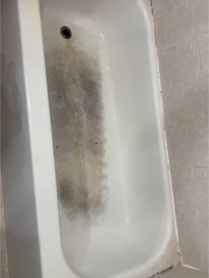 Why let your bathtub get this bad! Instead call me #thebathtubguy (786) 532 7277 #bathtubrefinishing #bathtubreglazing #bathtubresurfacing #satisfyingvideo #bathtub #bathroommakeover #teamwork #newyear #newyearresolution 