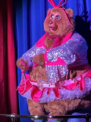 Shes giving it all!!😅 #wdw #orlando #disney #countrybearjamboree #magickingdom #countrybear #jamboree #zootopia #fyp #disneyparks 