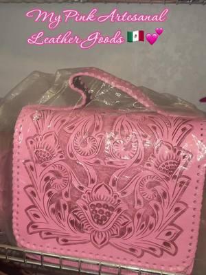 Let’s package Alma Clutch 💓 #bolsasmexicanas #bolsascinceladas #mexicancraftsmanship #mexicanfashion #slowfashion #affordablehandbags #everydayhandbag #bolsasmexicanas #fypシ #pinkgirlyaesthetic #pinkgirlies #pink💖 