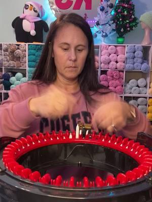 Come make a hat with me  #theknittingsisters #circularknittingmachine #knittingmachinequeens #hat  