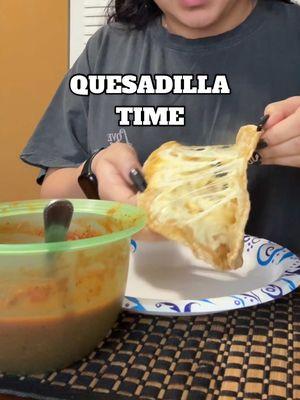 @007_marquez how does it feel to be moms fav? #quesadilla #snack #chilerojo #spicy #crunchy #familytime 